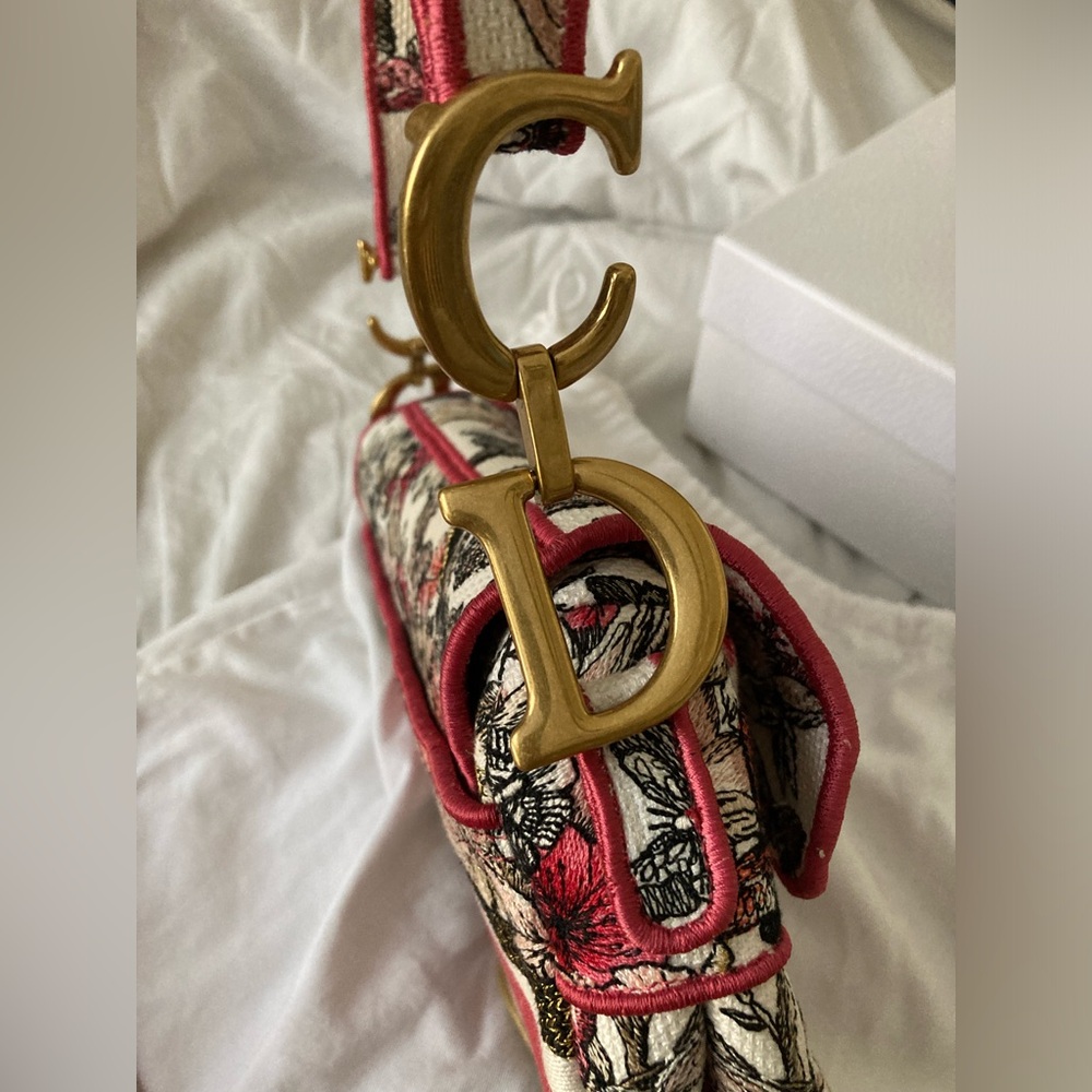 ✅SOLD ✅ Dior Fuschia and Gold Floral Saddle Bag - Picture 6 of 9